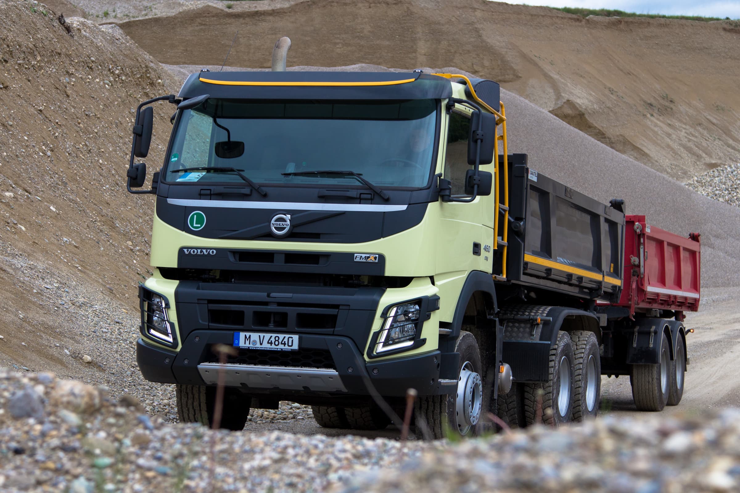 World’s Top Truckmakers Adapt Engines for Low-Emission Hydrogen