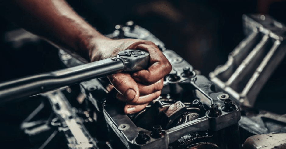 Italy to Propose Early Review of EU Ban on Internal Combustion Engine Cars