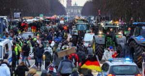 German farmers block Berlin as protests erupt against fuel subsidy cuts and rising costs