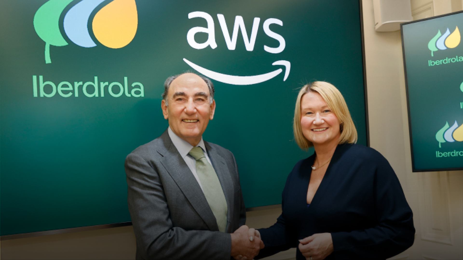 Iberdrola and Amazon sign Power Purchase Agreements for 476 MW of renewable energy, expanding their partnership and utilizing AWS cloud technology to enhance Iberdrola’s operations.