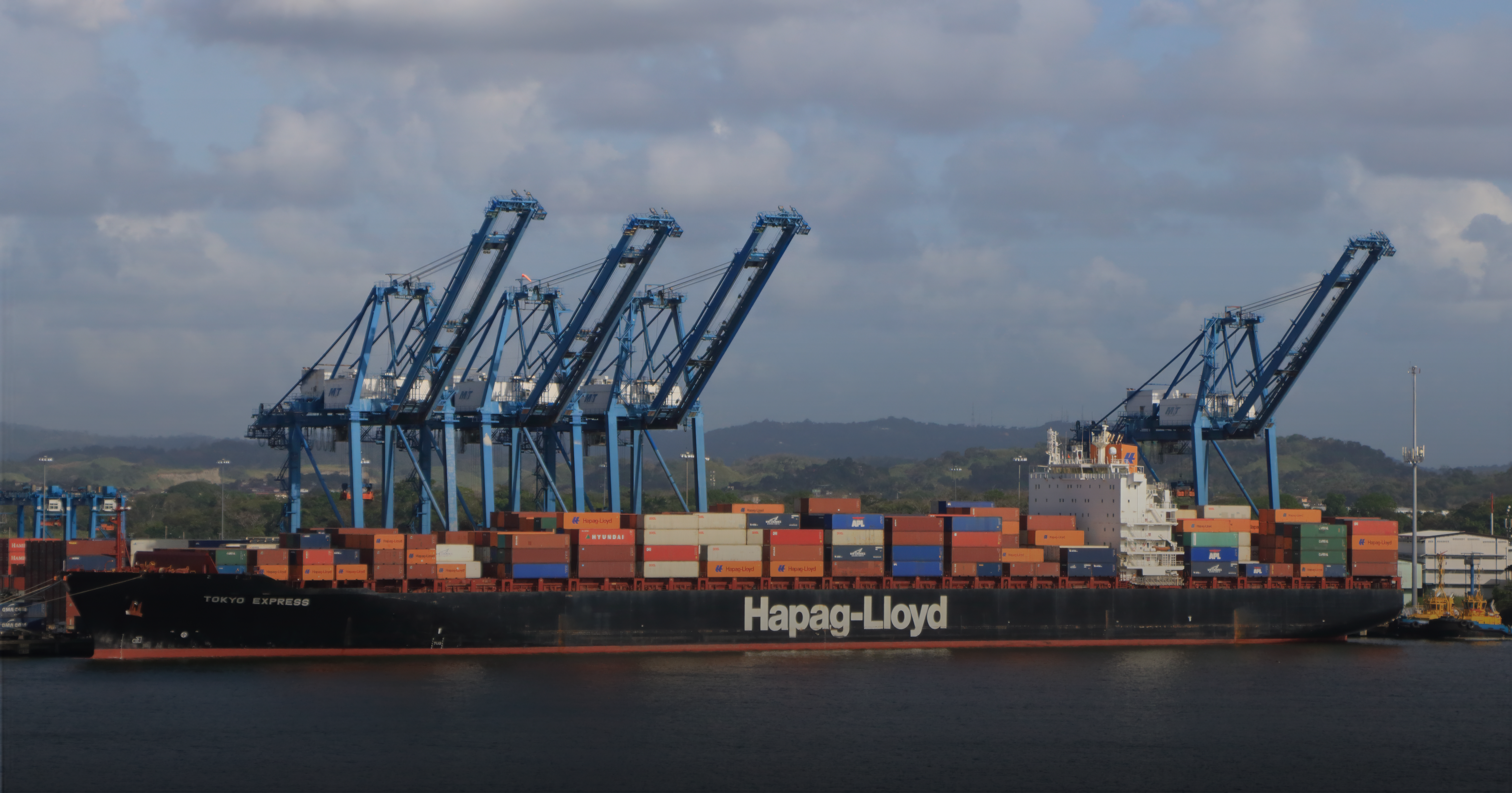 Hapag-Lloyd secures green financing for 24 new container ships, committed to sustainability and decarbonization.