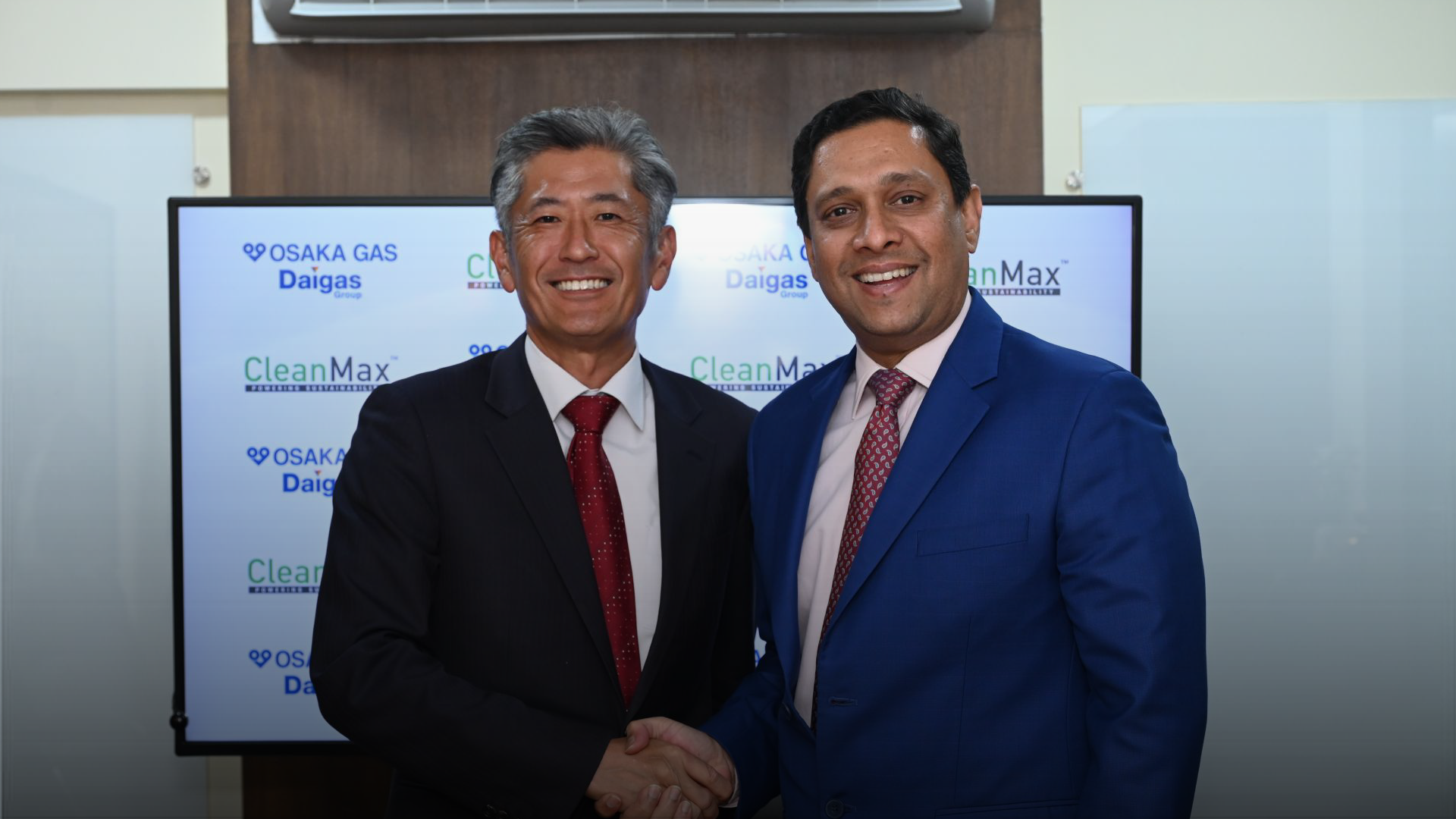 Representatives from Osaka Gas and CleanMax.